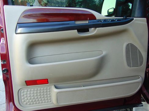 Used 2005 Ford F250 Lariat image 46