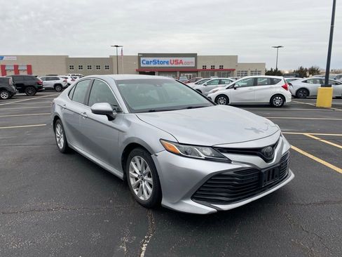 Used 2018 Toyota Camry LE image 1