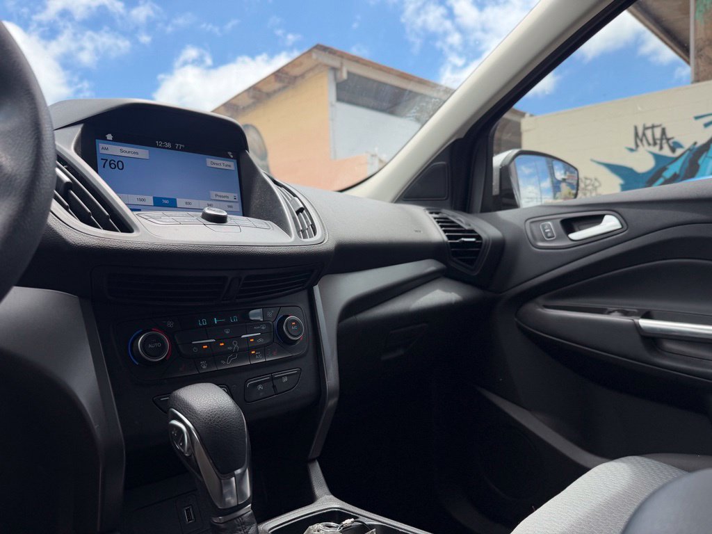Used 2018 Ford Escape SE w/ SE Sync 3 Package FWD image 17