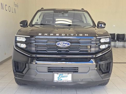 Used 2025 Ford Expedition Max Active AWD/4WD image 2