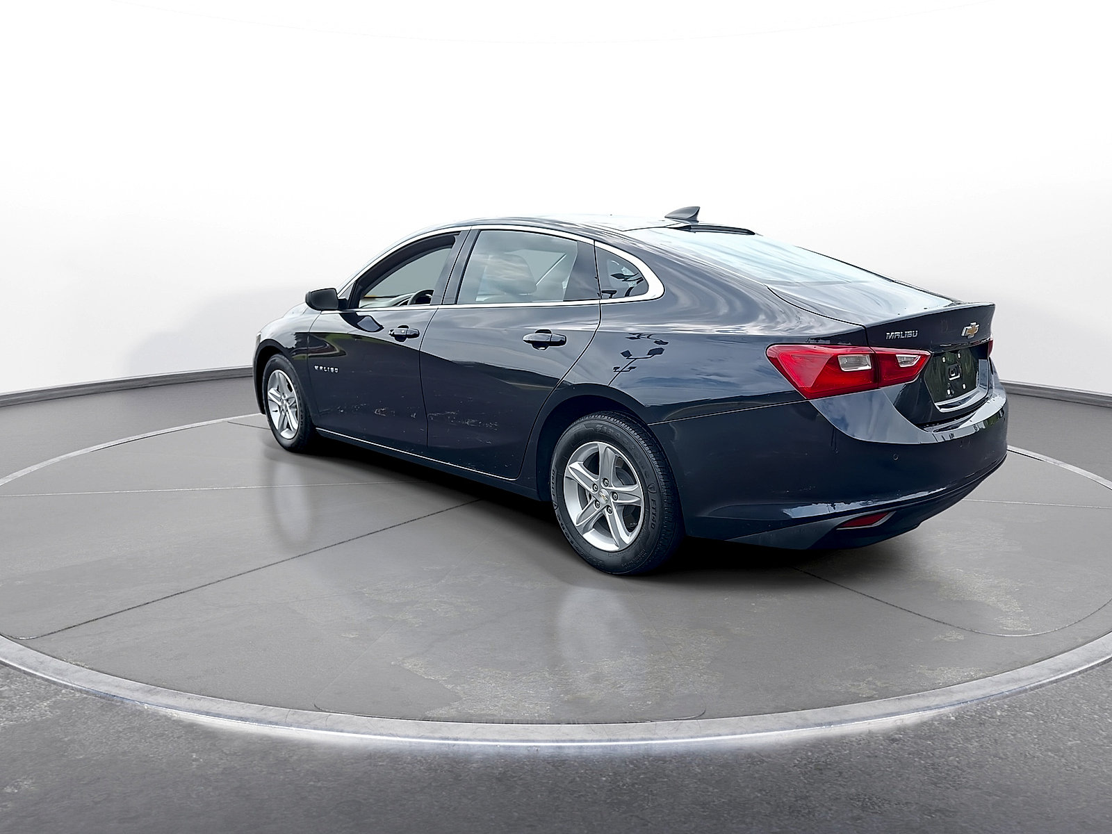 Used 2023 Chevrolet Malibu LS w/ Driver Confidence Package FWD image 6