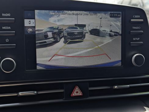Used 2025 Hyundai Elantra SE FWD image 11