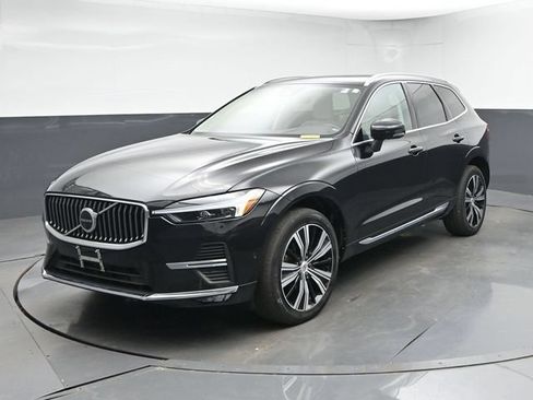 Used 2023 Volvo XC60 B5 Plus w/ Climate Package AWD/4WD image 4