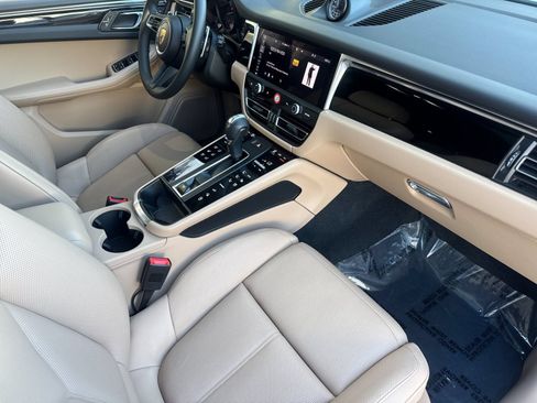 Certified 2026 Porsche Macan AWD/4WD image 18