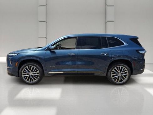 Used 2026 Buick Enclave Avenir w/ Super Cruise Package FWD image 2