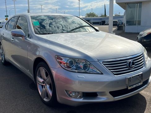 Used 2011 Lexus LS 460 w/ Luxury Value Edition RWD image 3