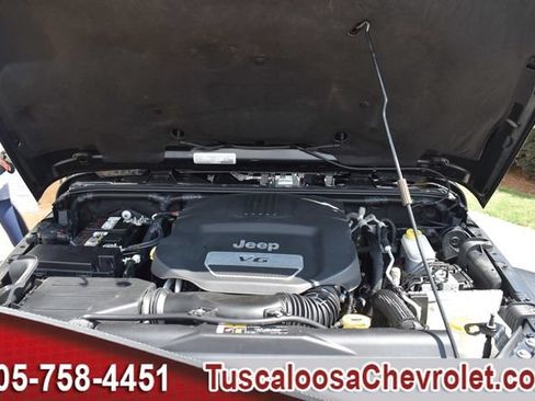 Used 2018 Jeep Wrangler Unlimited Rubicon w/ Connectivity Group AWD/4WD image 35