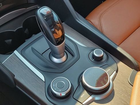 Used 2019 Alfa Romeo Giulia Ti RWD image 16