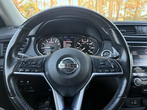 Used 2018 Nissan Rogue SV image 22