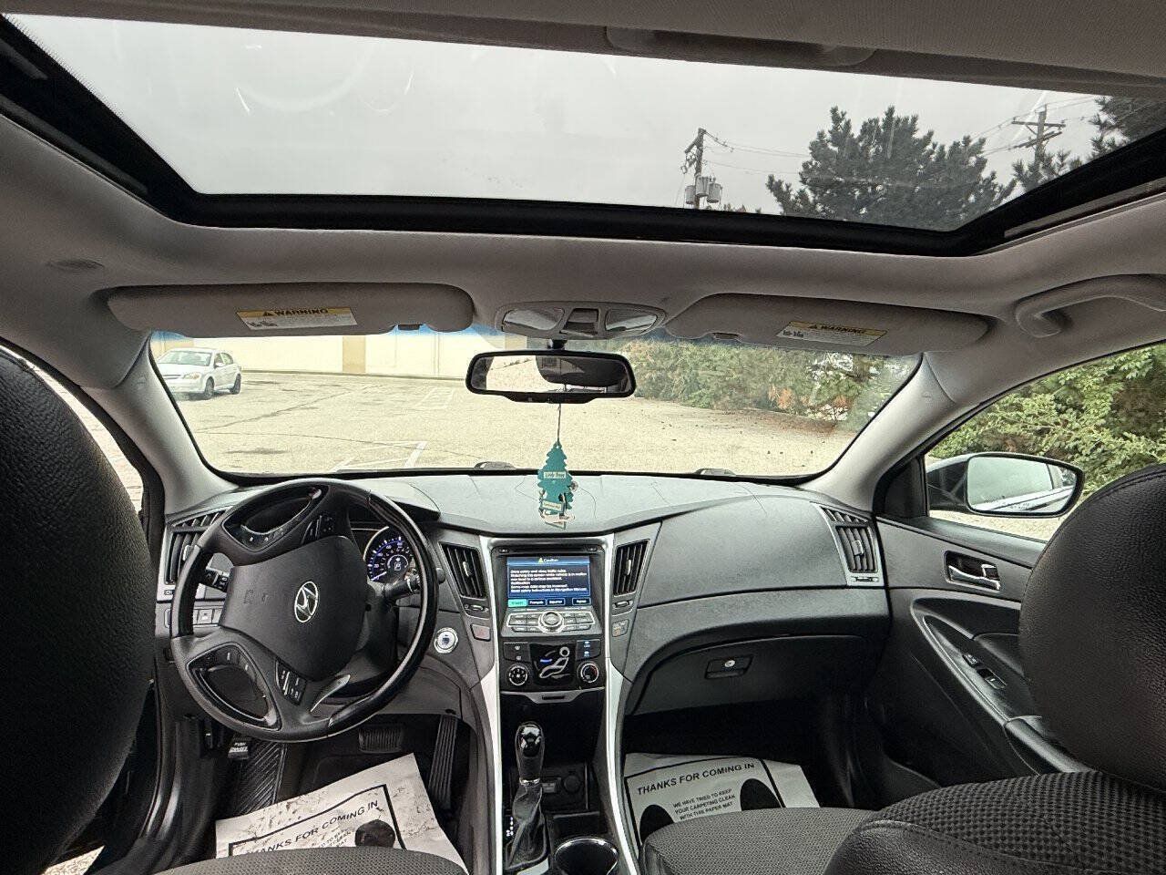 Used 2012 Hyundai Sonata SE w/ Navigation & Sunroof Pkg FWD image 9