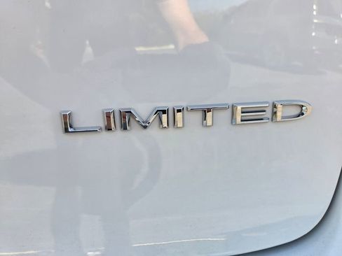 New 2026 Chrysler Pacifica Limited FWD image 15
