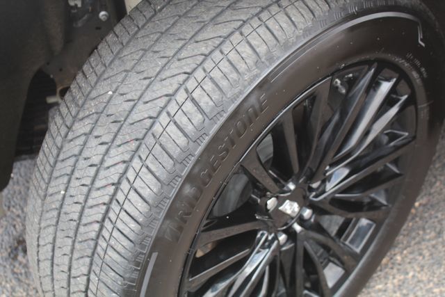 Used 2025 Cadillac Escalade ESV Sport Platinum w/ LPO, Floor Liner Package AWD/4WD image 14