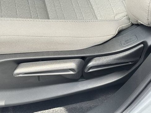 Used 2025 Honda HR-V LX image 26