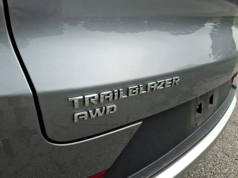 Used 2025 Chevrolet TrailBlazer LT AWD/4WD image 9