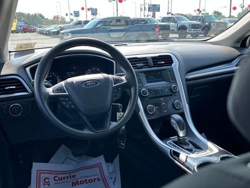 Used 2016 Ford Fusion SE FWD image 10