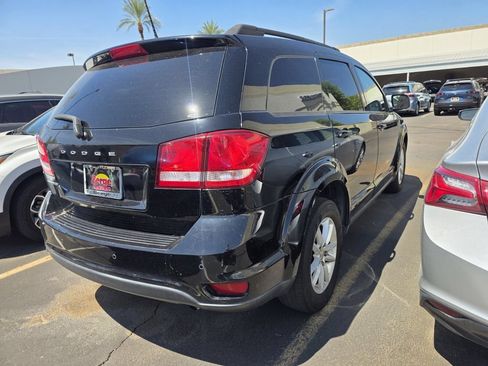 Used 2019 Dodge Journey SE FWD image 4