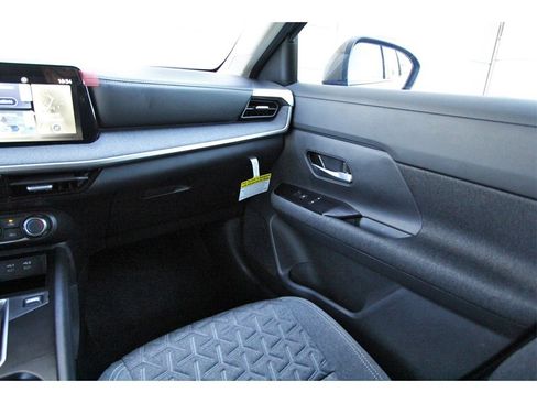 Used 2025 Nissan Kicks SV image 10