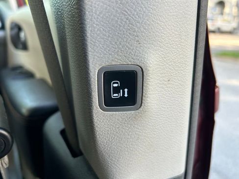 Certified 2020 Chrysler Pacifica Touring-L image 36