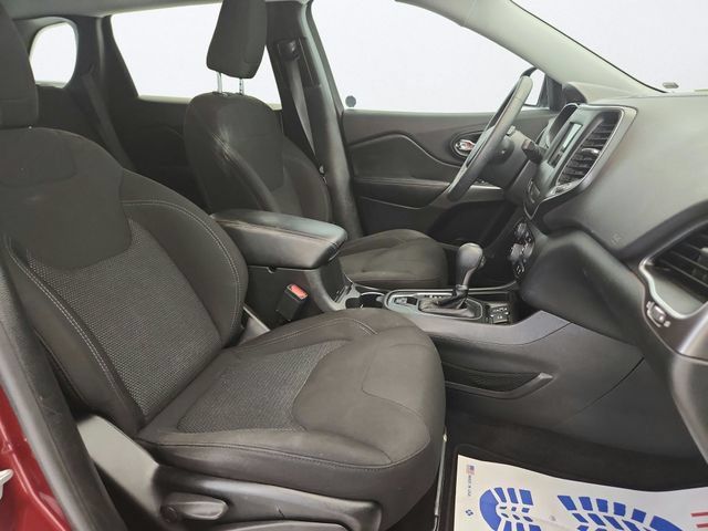 Used 2019 Jeep Cherokee Latitude w/ Popular Appearance Group FWD image 25