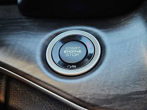 Used 2022 Jeep Grand Cherokee Overland w/ Luxury Tech Group IV image 28