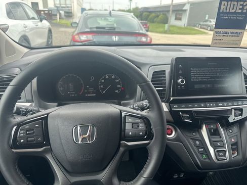 Certified 2025 Honda Odyssey EX-L image 10
