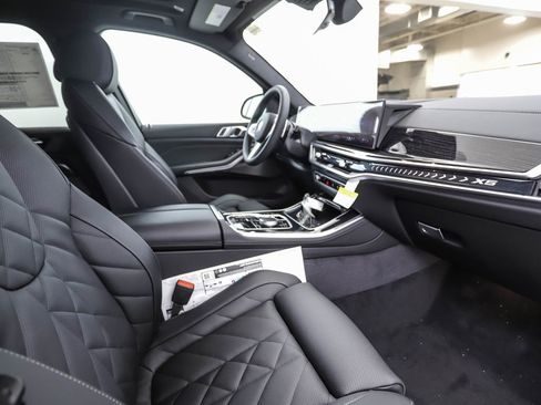 Used 2026 BMW X5 xDrive40i w/ M Sport Package image 28