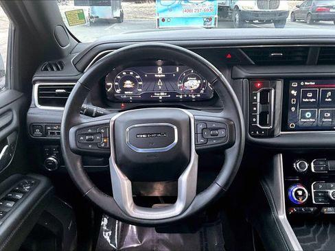 Used 2024 GMC Yukon XL Denali image 5