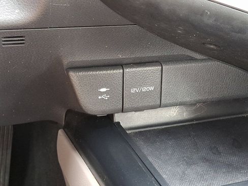 Used 2019 Toyota Camry image 24