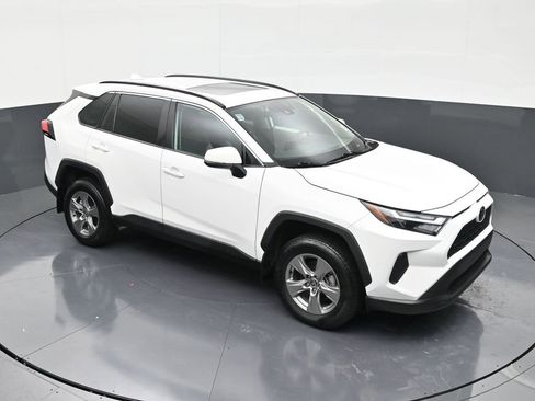 Used 2024 Toyota RAV4 XLE w/ Convenience Package image 18