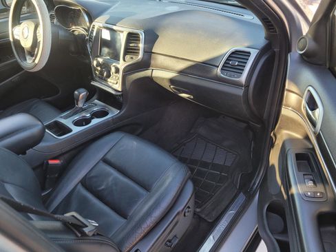 Used 2018 Jeep Grand Cherokee Limited image 24