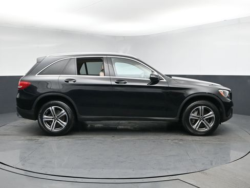 Used 2018 Mercedes-Benz GLC 300 4MATIC image 3