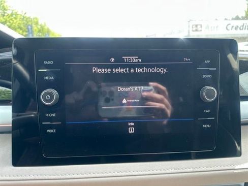 Used 2025 Volkswagen Taos SE AWD/4WD image 16