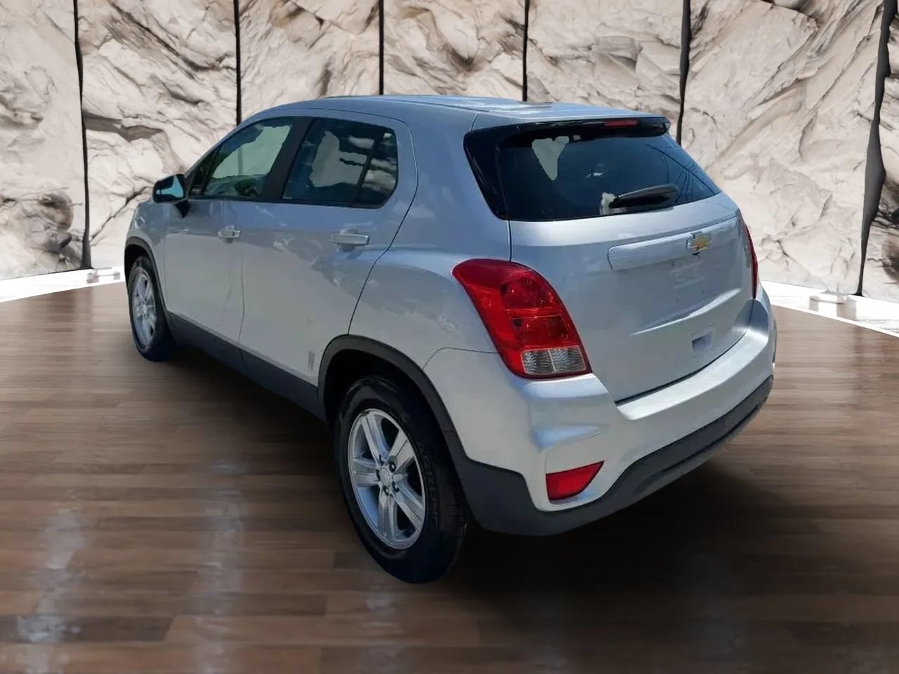 Used 2020 Chevrolet Trax LS FWD image 4