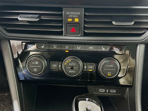 Used 2024 Volkswagen Jetta SE w/ Panoramic Sunroof Package image 22