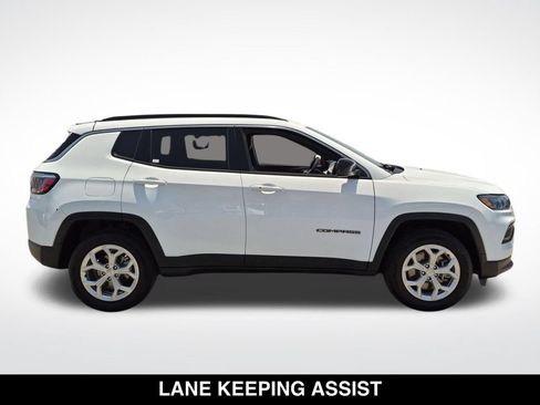 Used 2024 Jeep Compass Latitude AWD/4WD image 6