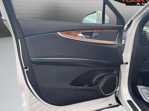 Used 2016 Lincoln MKX Reserve w/ Driver Assistance Package image 10