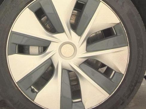 Used 2023 Tesla Model Y Long Range image 8