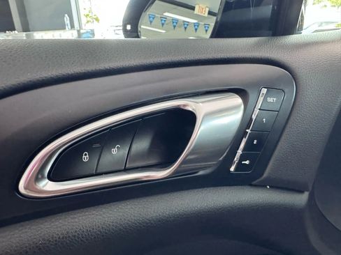 Used 2018 Porsche Cayenne Platinum Edition image 25