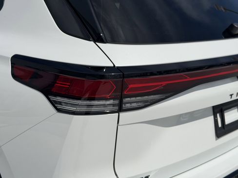 New 2026 Volkswagen Tiguan SE R-Line AWD/4WD image 9