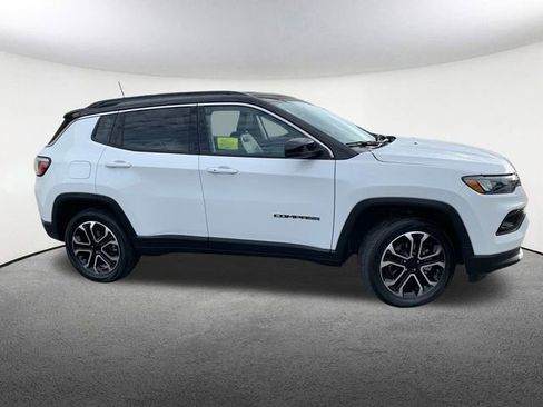 Used 2022 Jeep Compass Limited image 15