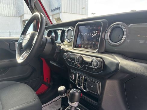 Used 2023 Jeep Gladiator Overland image 17