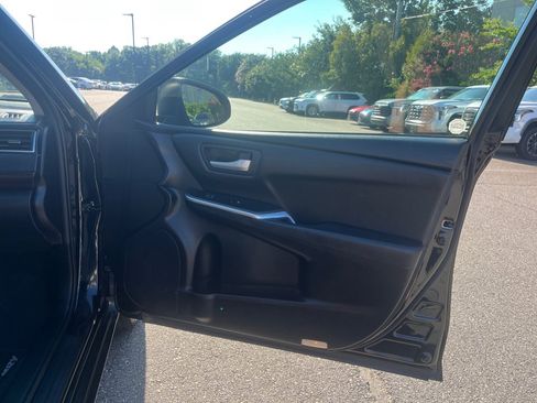 Used 2017 Toyota Camry LE FWD image 30