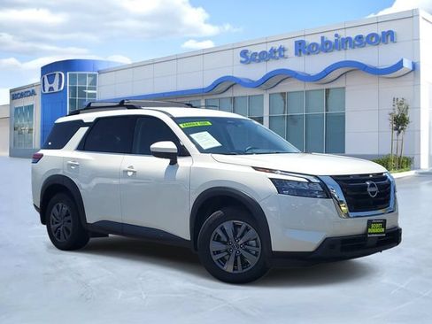 Used 2024 Nissan Pathfinder SV FWD image 1