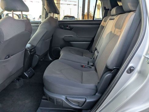 Used 2024 Toyota Highlander LE image 27