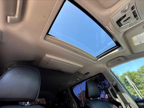 Certified 2020 Toyota Sienna SE Premium image 13