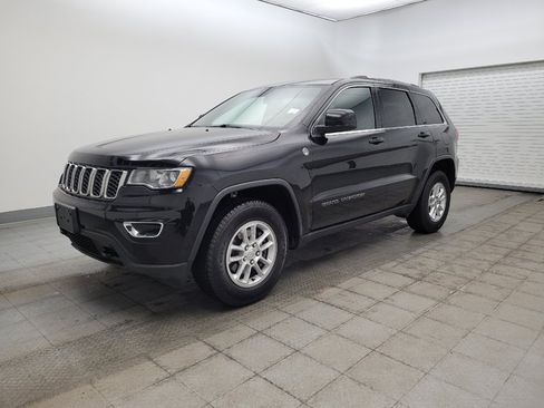 Used 2019 Jeep Grand Cherokee Laredo AWD/4WD image 2