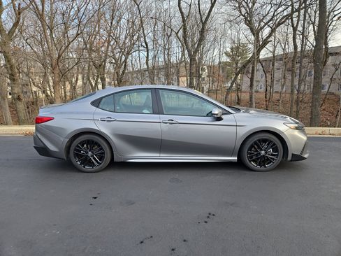 Used 2025 Toyota Camry SE image 2