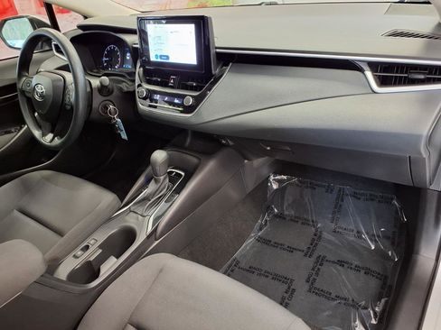 Used 2025 Toyota Corolla LE FWD image 9