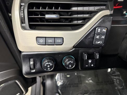 Used 2018 GMC Yukon XL Denali w/ Enhanced Security Package image 18