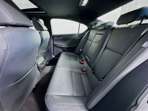 Used 2022 Lexus IS 300 300 w/ Premium Package image 27